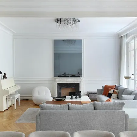 Spacious Exceptional Place De L'etoile Paris